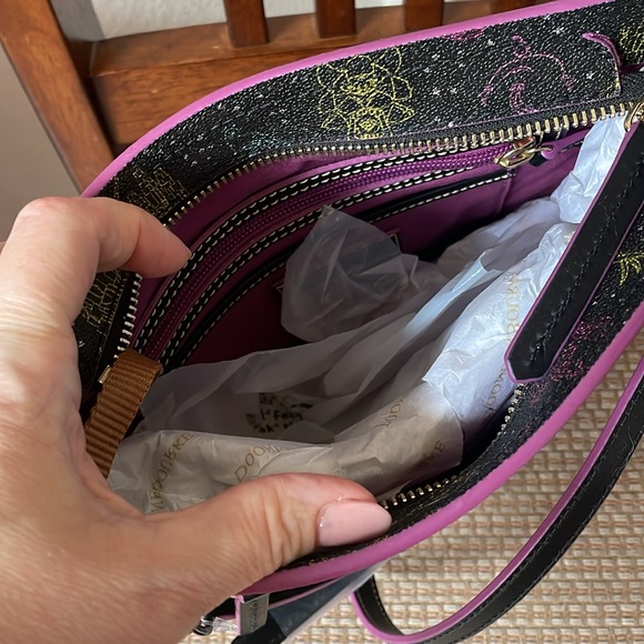 Disney Dooney & Bourke Alladin on Broadway crossbody - Picture 4 of 6